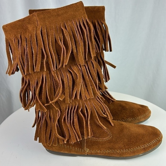Minnetonka Moccasins 1632 - Women's 3 Layer Fringe Calf High Boot - Brow… - Picture 3 of 10